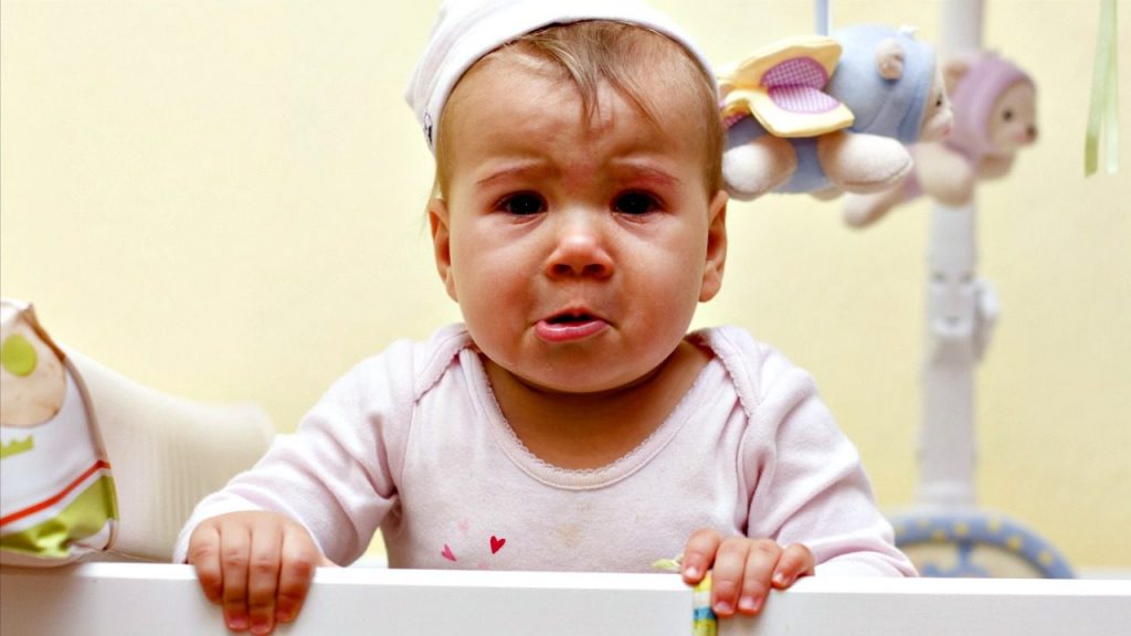 Bebek ağlamaları yetişkinler tarafından genelleme yapılarak cinsiyet rollerine uygun olarak tanımlanıyor.