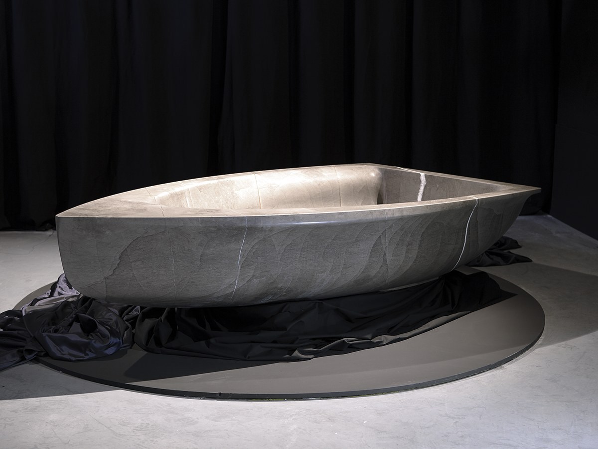 vascabarca-boat-shaped-stone-tub